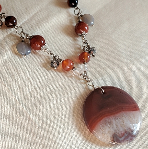 Handmade Agate and crystal necklace with dangling beads - Picture 8 of 14